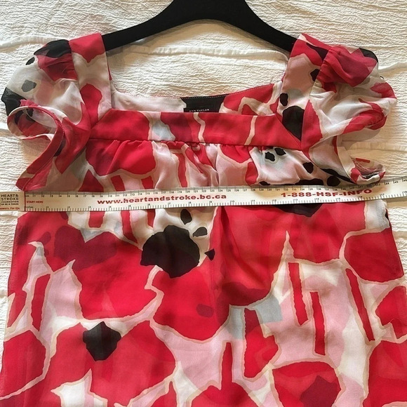Ann Taylor - Red Poppy Design short sleeve chiffon top. Size S - Picture 4 of 6